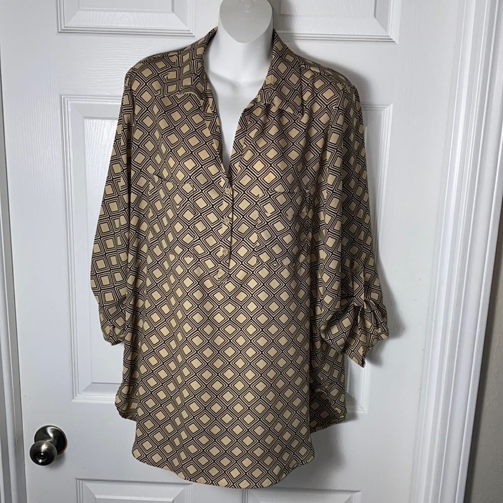Pleione Women’s long-sleeve blouse with a geometric print in neutral tones L